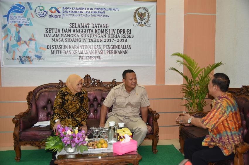 65. Komisi IV Minta SKIPM Tetap di Kawasan Bandara SMB II.JPG